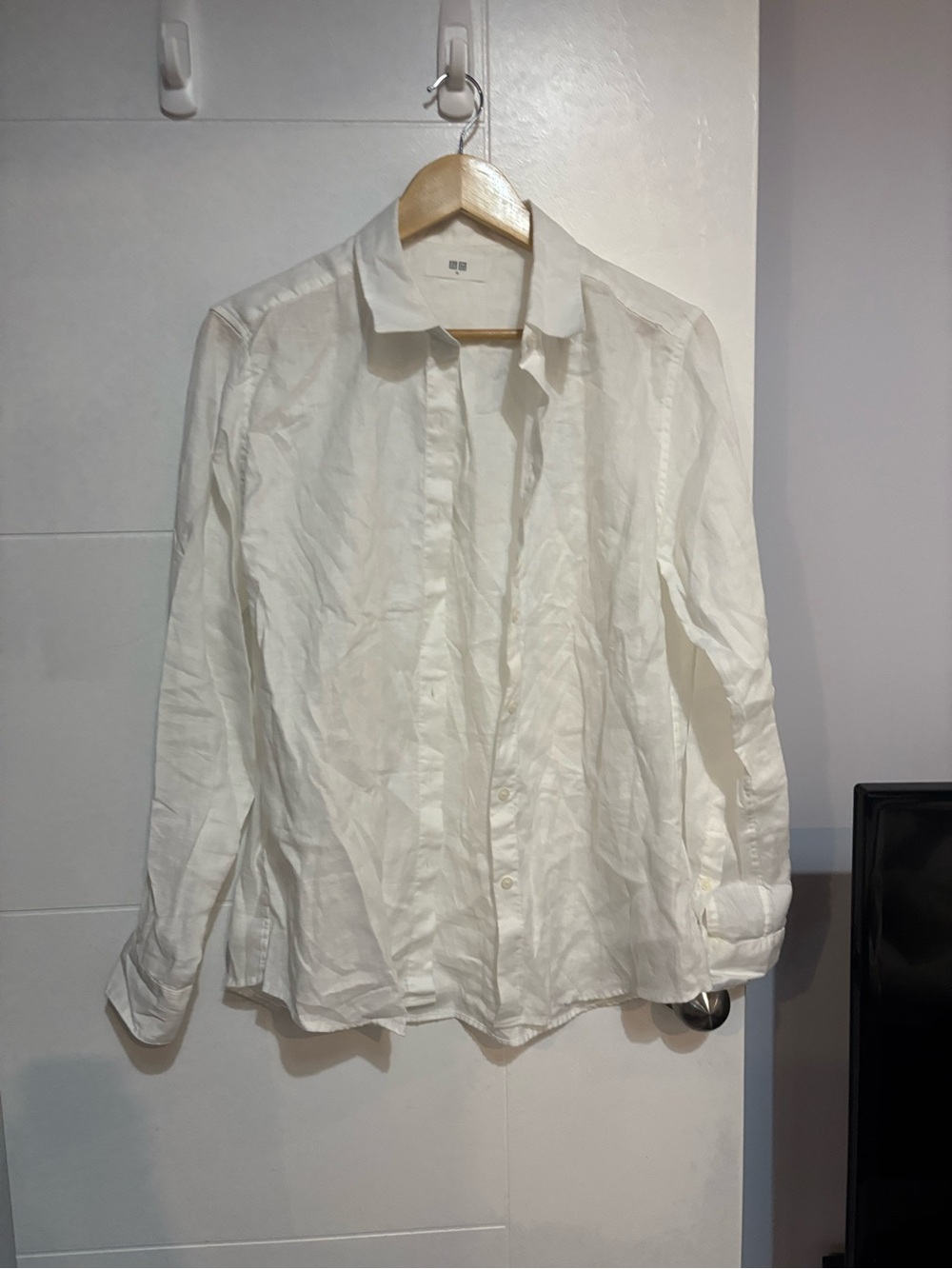 Uniqlo White Women's Long-Sleeve Button Shirt - Picture 1 of 4